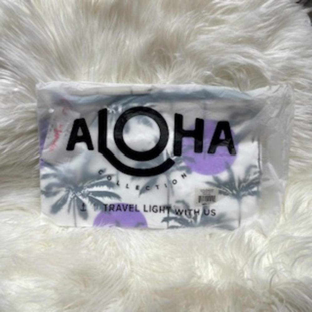 NWT ALOHA Collection Travel Pouch